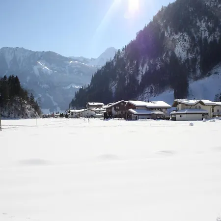 Gredler Martina * מאיירהופן